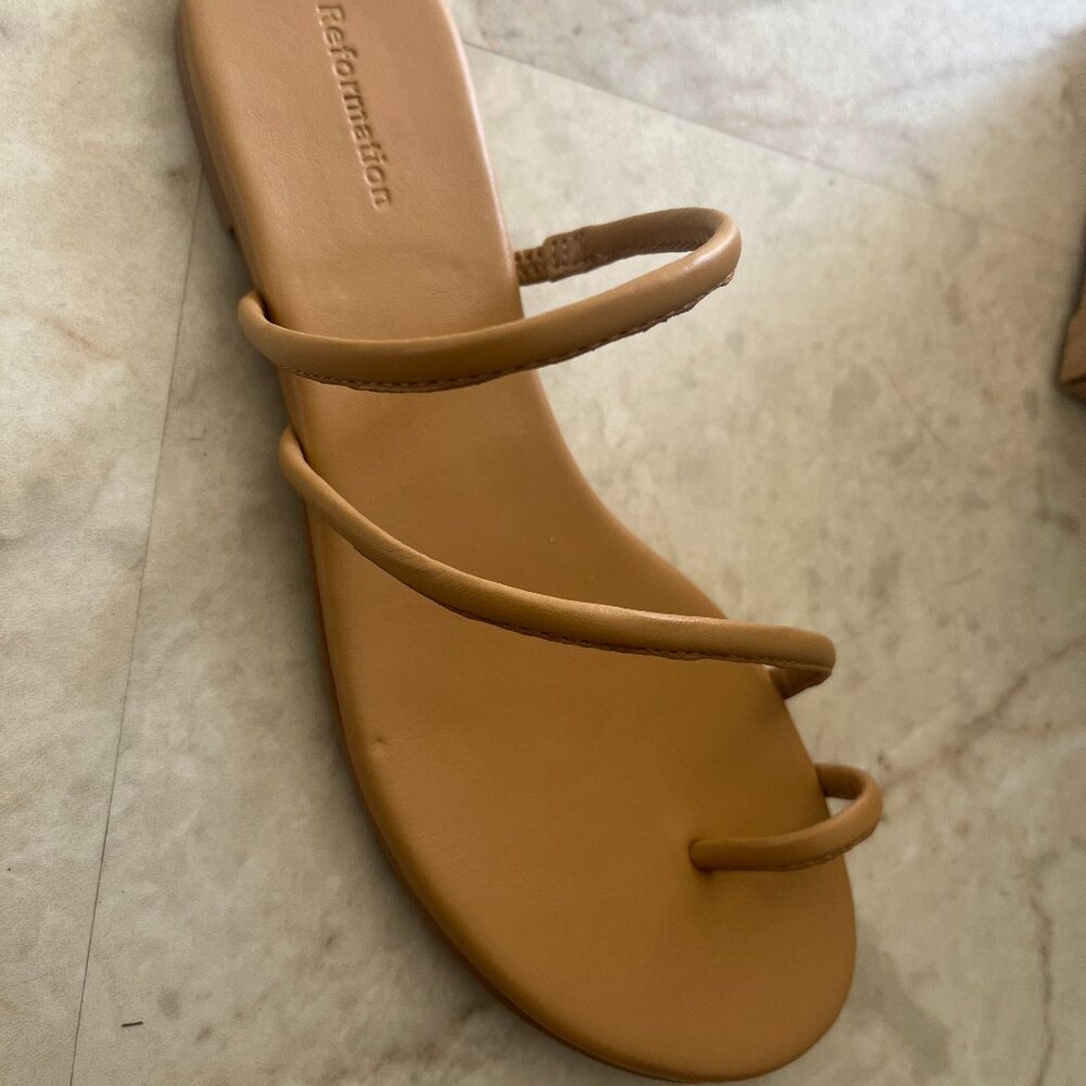 Never Worn - Reformation Ludo Toe Ring Strappy Flat Sandal Natural - Size 7